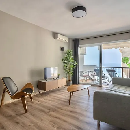 Stylish With Sea View Apartment