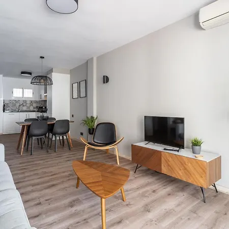 Stylish With Sea View Apartment